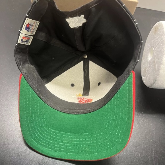 Vintage Starter NBA Miami Heat SnapBack Hat - Picture 7 of 8